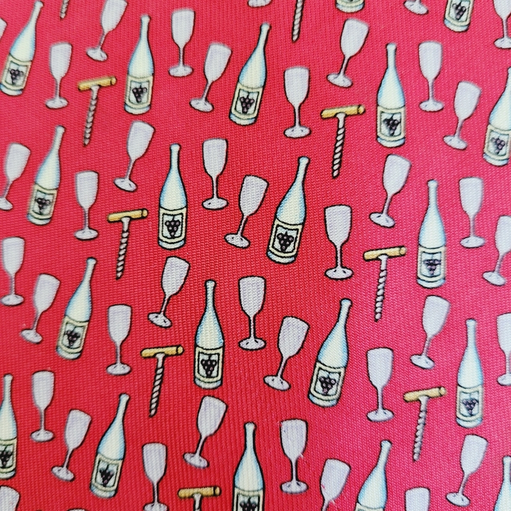 Vineyard Vines men's silk neck tie celebrate champagne